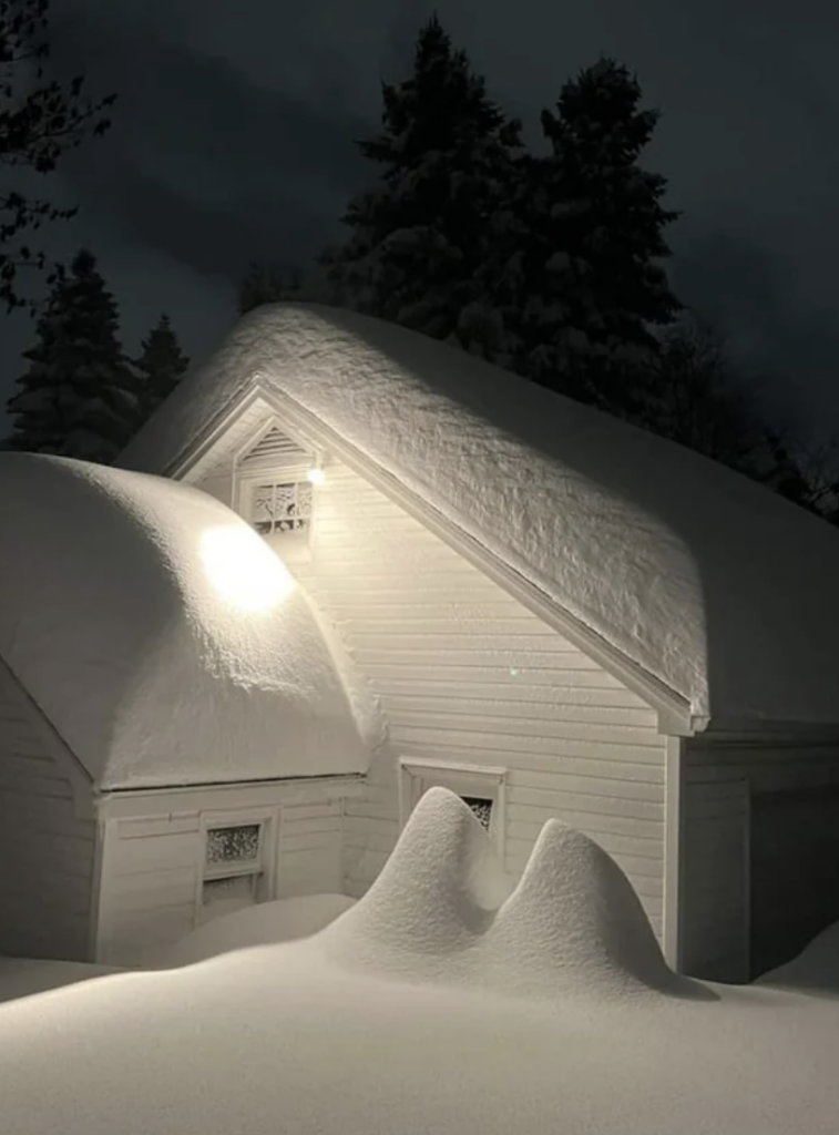An image of a house that has been covered in freshly fallen snow.