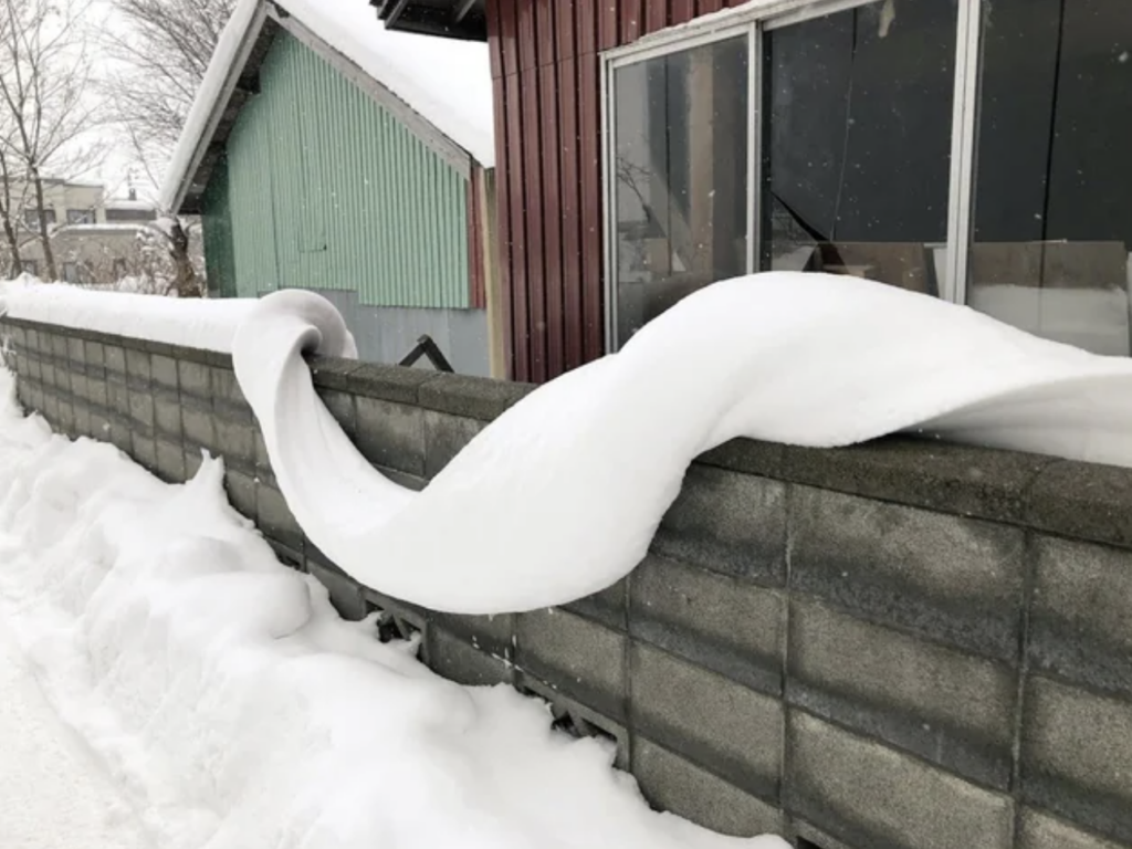 An image of a snowy ribbon.