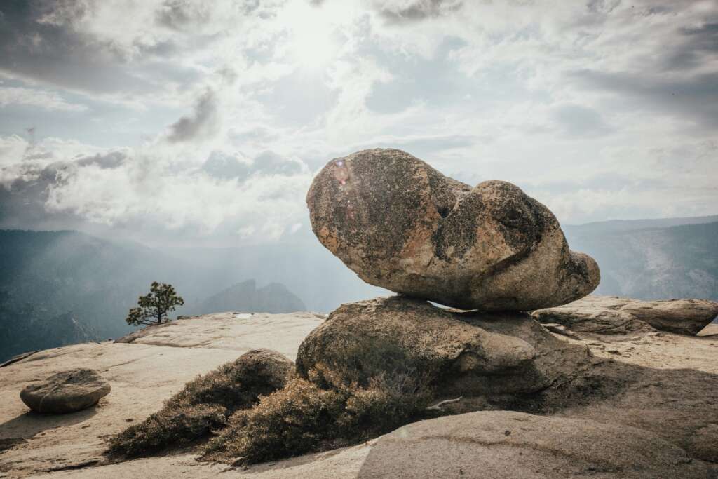 A beautiful image of a couple of big-sized rocks. 