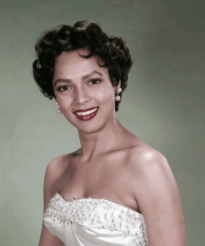19 Vintage Pics of Iconic Female Celebrities - The Scroller