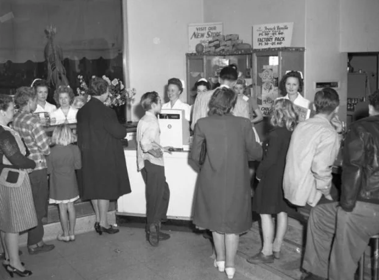 Days Parlor Scoop up the Past: 20 Vintage Images of Ice Cream Parlors - The Scroller