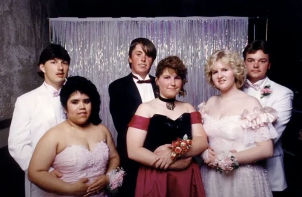26 Snazzy 90s Prom Photos