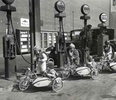 30s Vintage Photos Full of Unforgettable Resilience