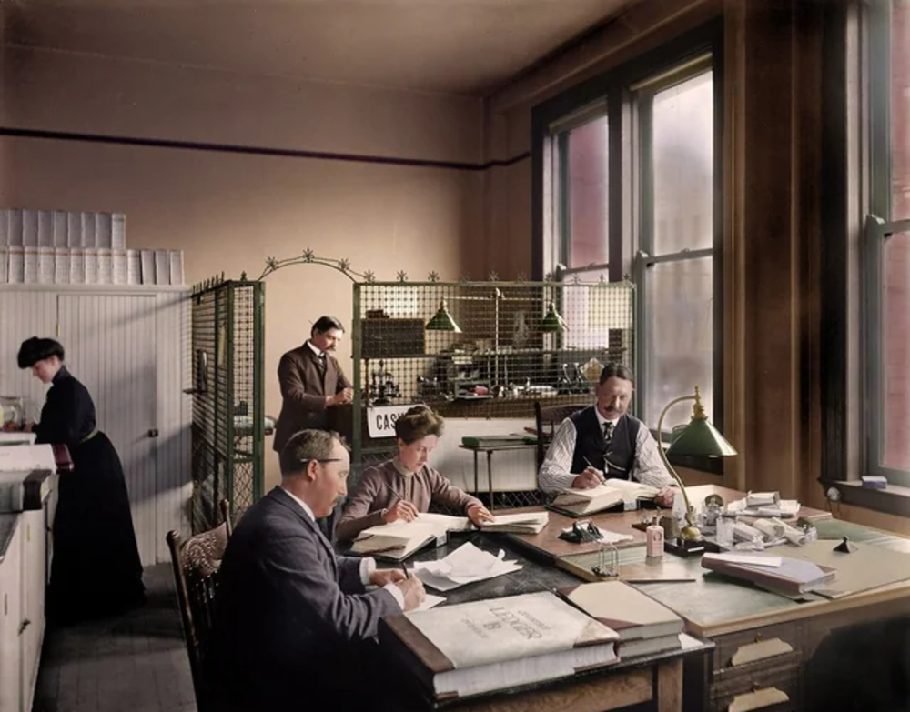 20 Striking Colorized Photos from the Early 1900s