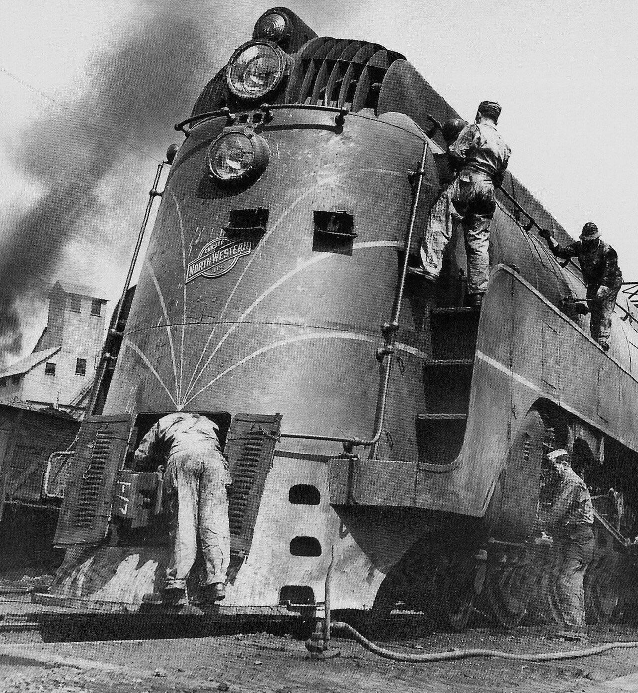 20 Vintage Photos of Railroad Workers (1890s–1970s)