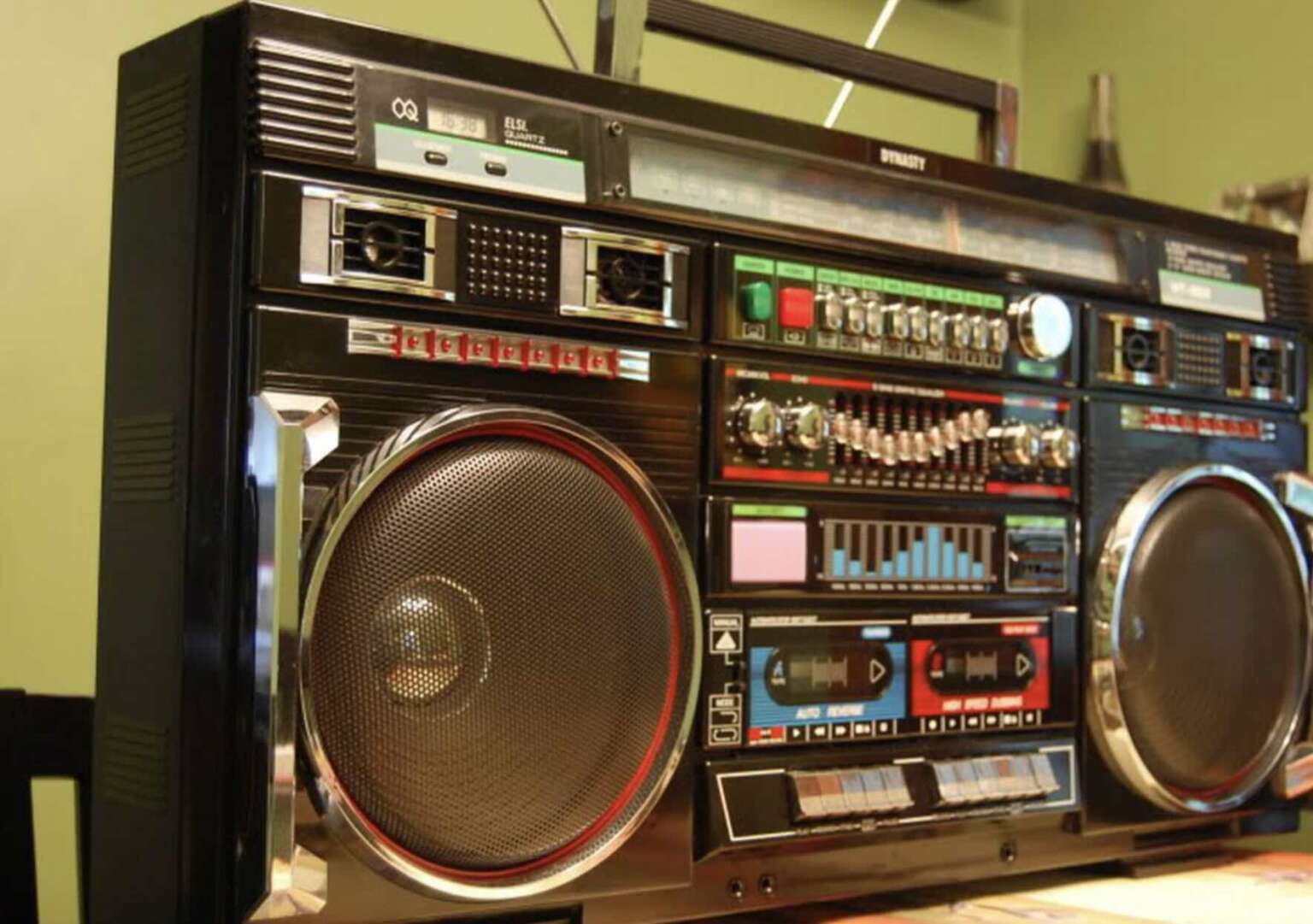 35 Nostalgic Vintage Photos of 1982