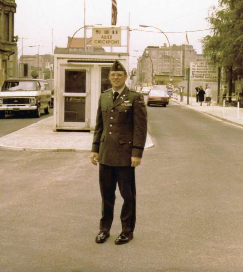 35 Nostalgic Vintage Photos of 1982
