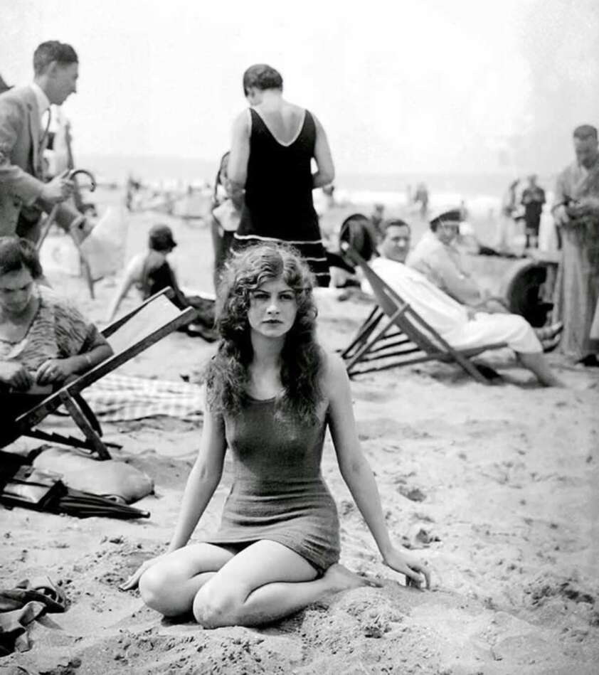 24 Vintage Photos That Capture 1925