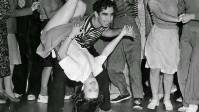 Vintage Photos - The Scroller
