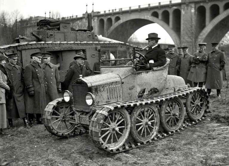 20 Fascinating Model-T Photos From America’s Road Revolution