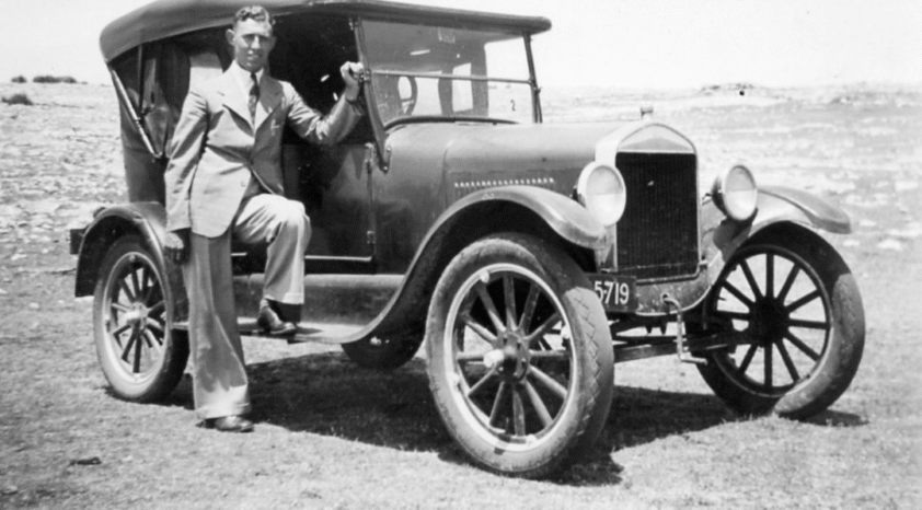 20 Fascinating Model-T Photos From America’s Road Revolution