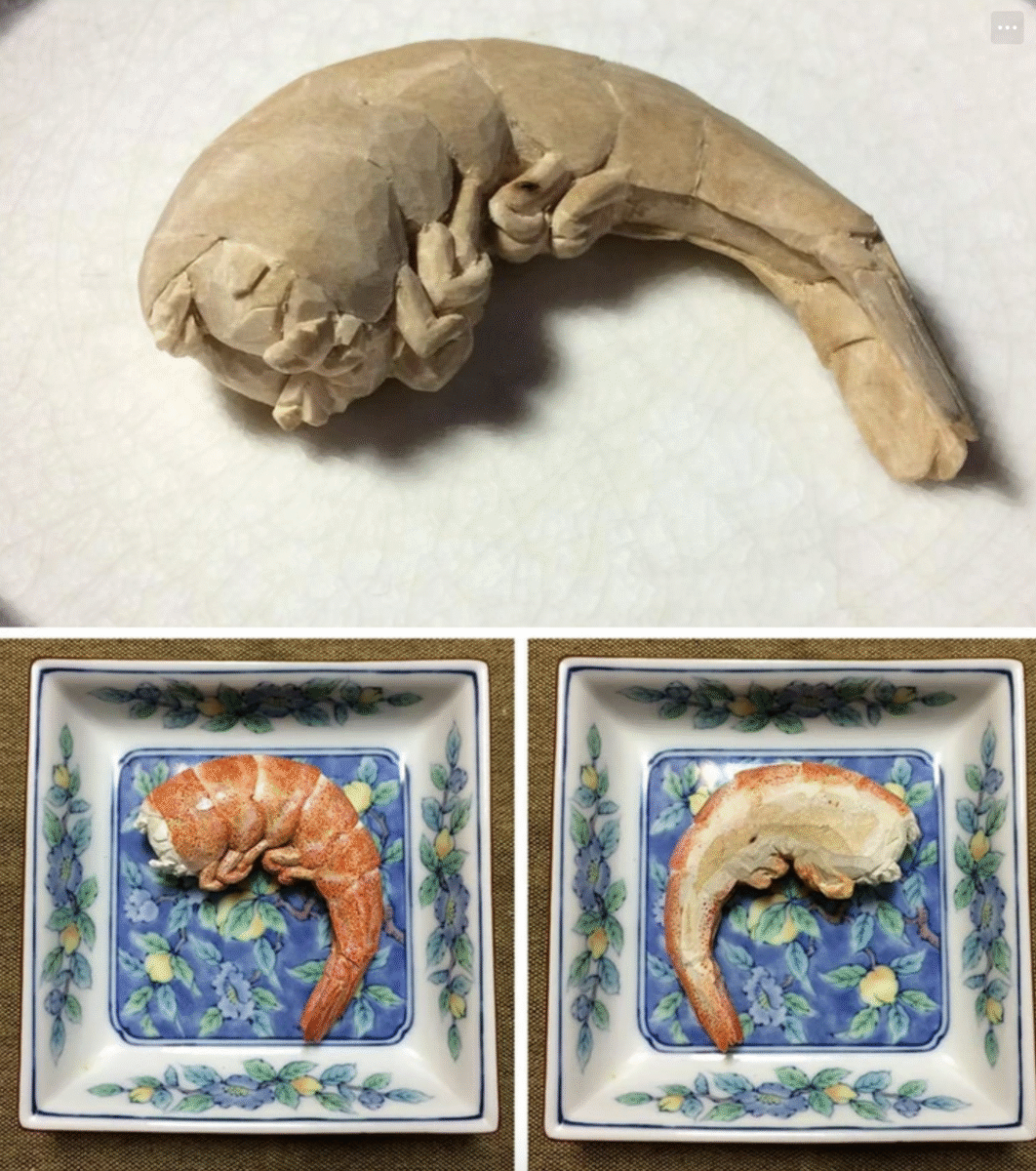 A photo shows a realistic shrimp sculpture made of brown paper (top) and two real shrimp tails on decorative blue plates (bottom left and right), highlighting the similarity between the sculpture and the real shrimp.