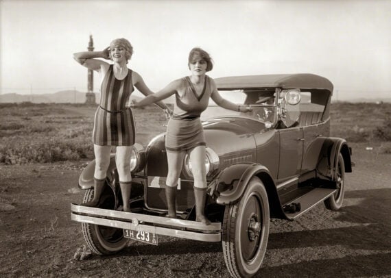 20 Vintage Photos That Embody Flapper Culture (1920s–1930s)