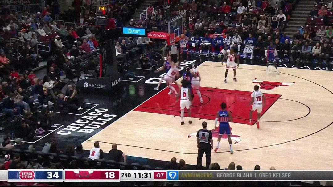 A basketball game between the Detroit Pistons and Chicago Bulls shows Pistons players in blue attempting a shot while Bulls players in white defend near the basket. The score is Pistons 34, Bulls 18, with 11:31 left in the 2nd quarter.