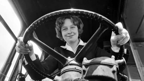 vintage-photos-women-historic-careers-barriers