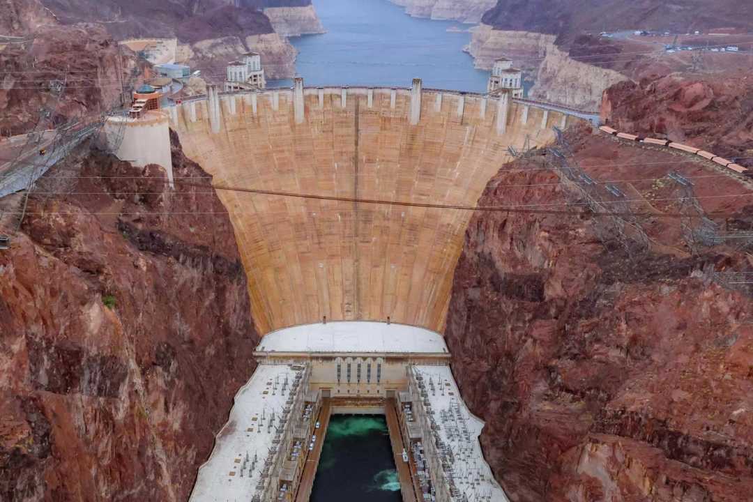 14 Mega-Structures That Seem to Defy Gravity