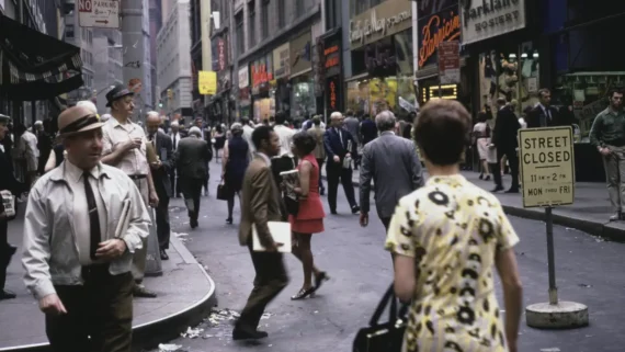 vintage-photos-downtown-streets-1970s