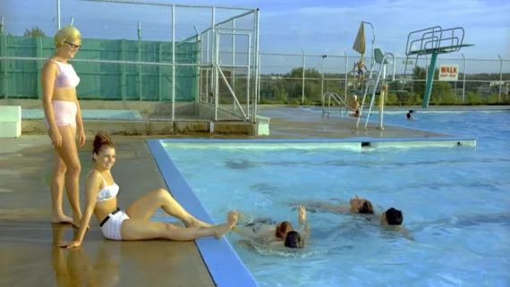 vintage-photos-public-pools-1950s-1980s