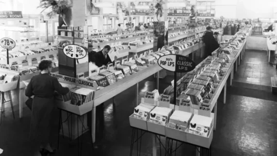 vintage-photos-record-stores-1950s-1970s