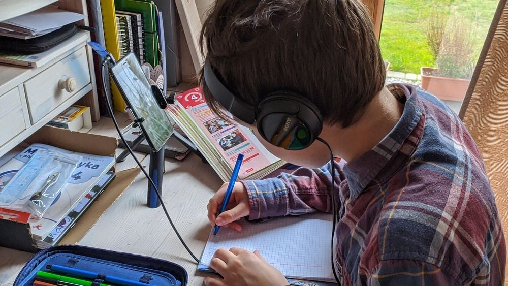 Student learning with an online lesson