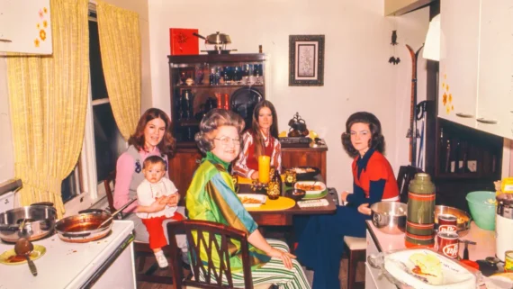 candid-family-photos-from-the-1970s