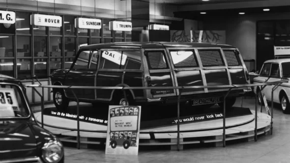 vintage-photos-car-dealerships-mid-century
