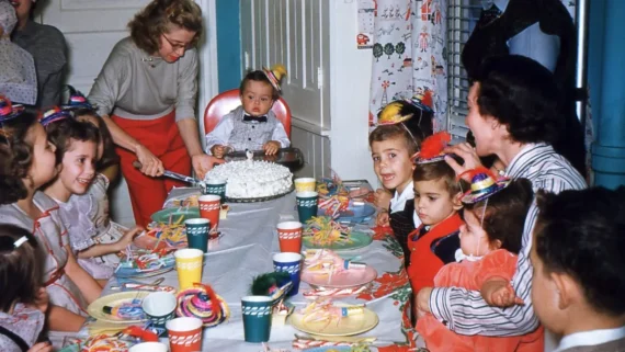 vintage-photos-children-birthday-celebration