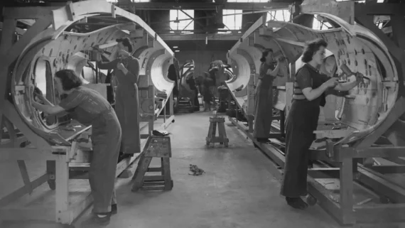 vintage-photos-women-working-during-world-wars