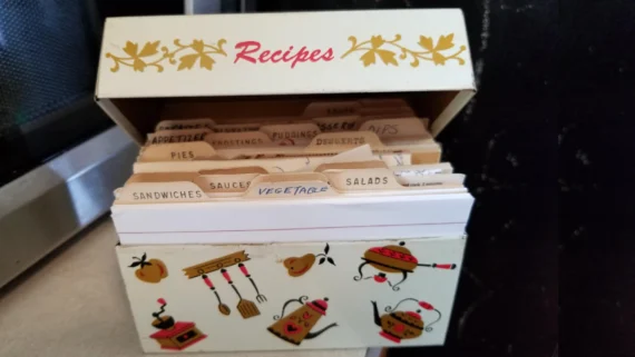 1980s-kitchen-counter-items