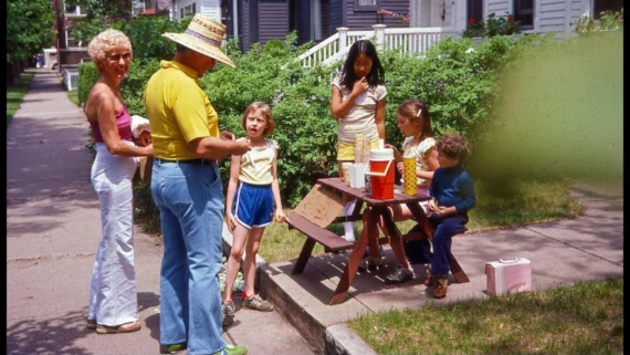average-summer-day-in-the-past-vintage-photos