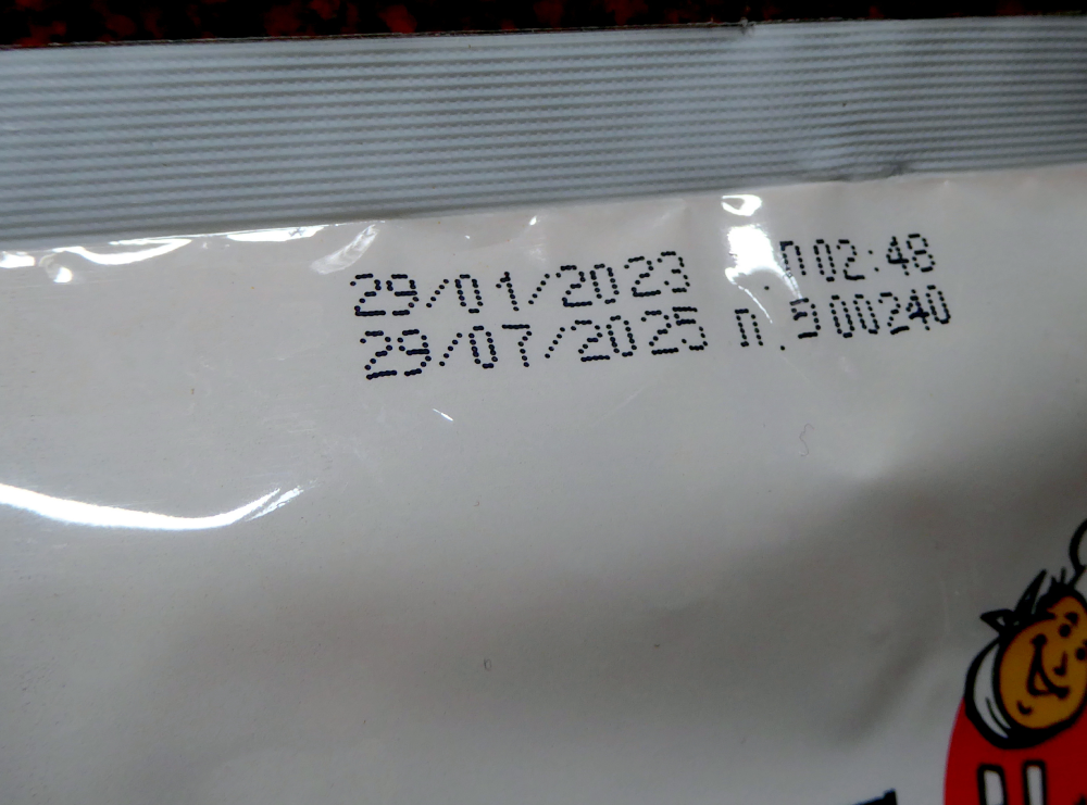 Expiration date printed on packaging showing production date 29/01/2023 and best before date 29/07/2025.