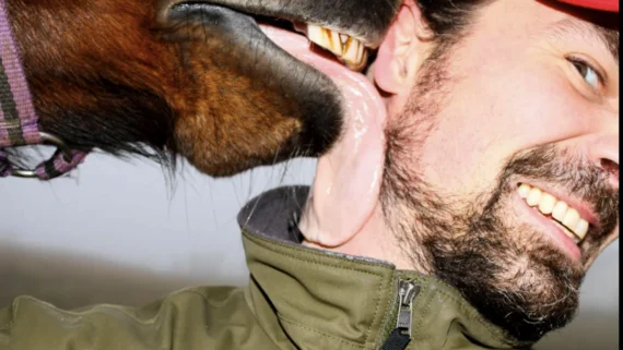 perfectly-timed-photos-turned-into-comedy